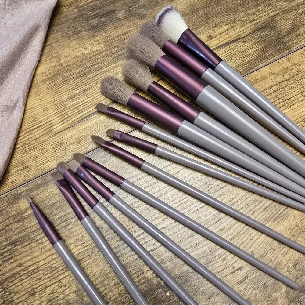 New 13 Piece Purple Makeup Brush Set with Pouch